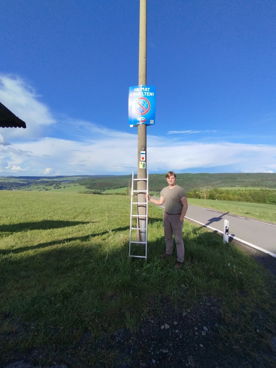 Heimat erhalten: Plakate abnehmen in Neuhausen Heimat erhalten: Plakate abnehmen in Neuhausen