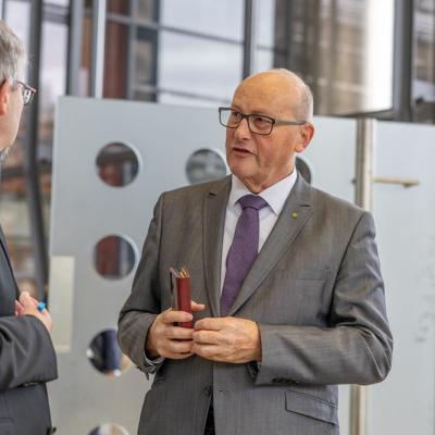 Kollege Norbert Mayer und ich im Gespräch